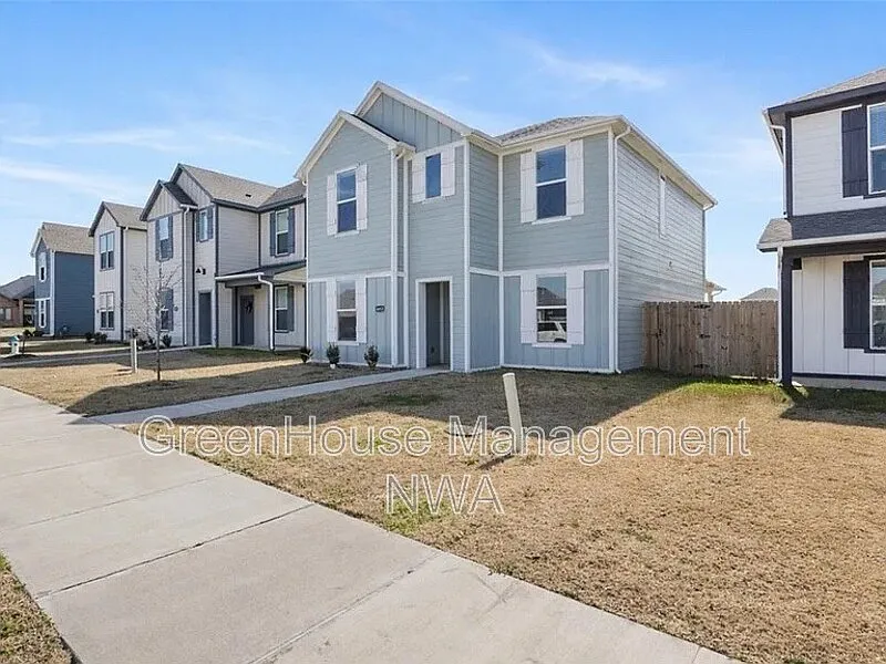 3 bed, 2.5 bath, 1797 sqft, $1,895 — Photo 2