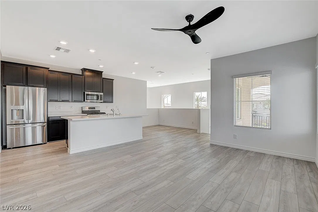 2 bed, 2.5 bath, 1436 sqft, $2,115 — Photo 4