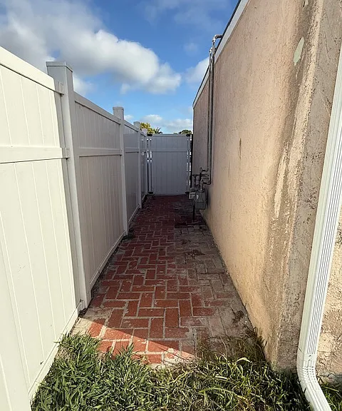Private Side Gate exit to Driveway
