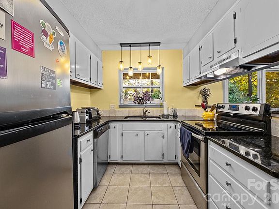 5th image of 2638 Park Rd APT G