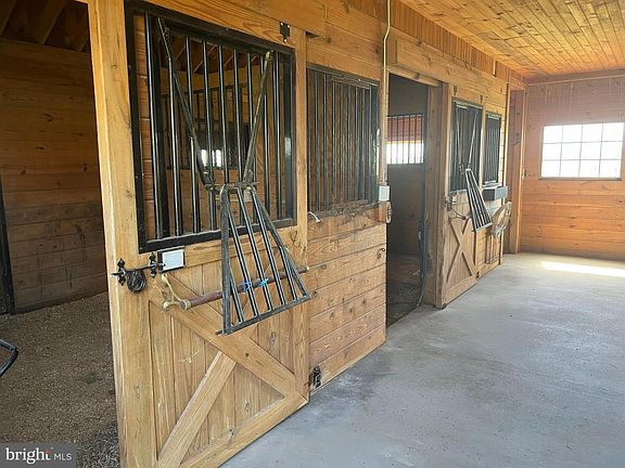 3rd image of 5265 Bear Hollow Ln