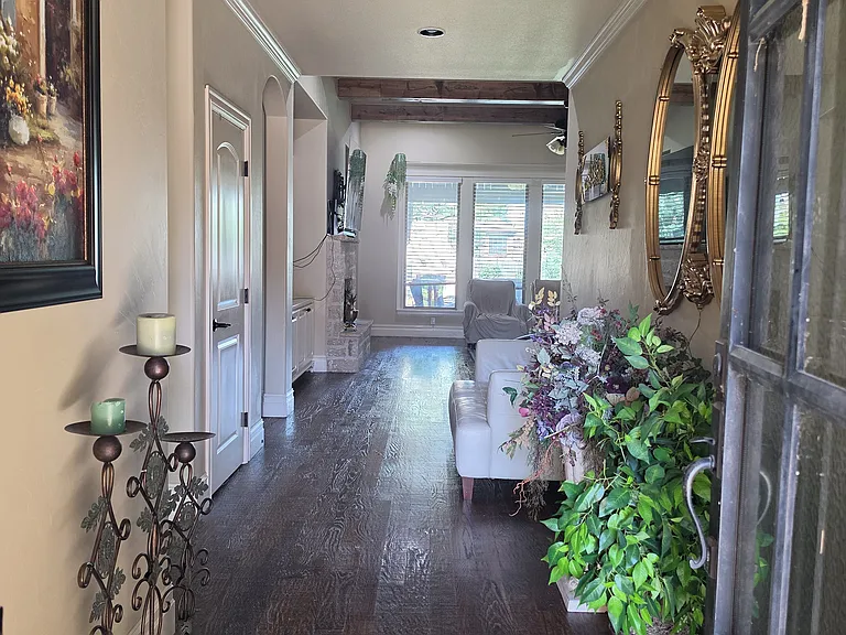 11026 S Kennedy St — Photo 2