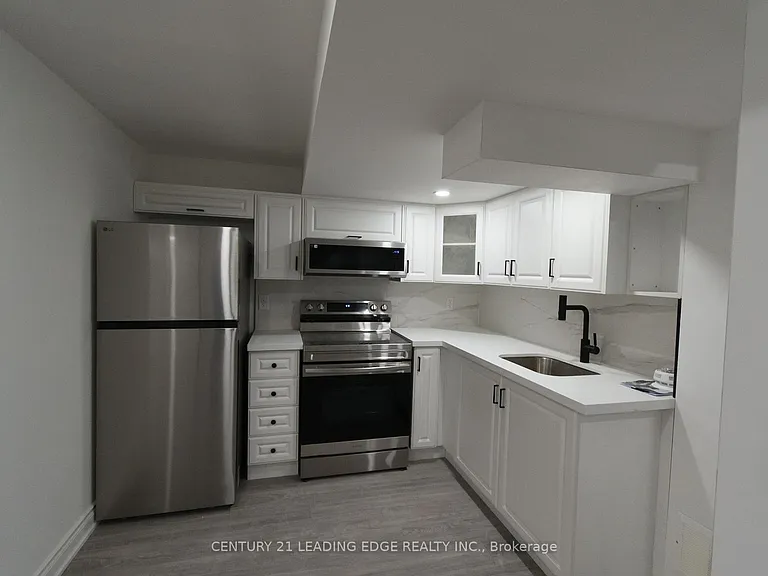 45 Lofthouse Dr — Photo 3