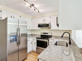 17559 Pond Cir, Eden Prairie, MN 55346