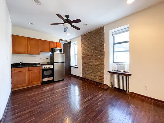 Rented by Kahen Properties | media 10