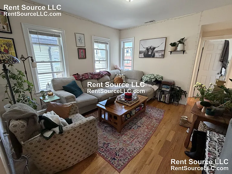 537 Main St #2 — Photo 3