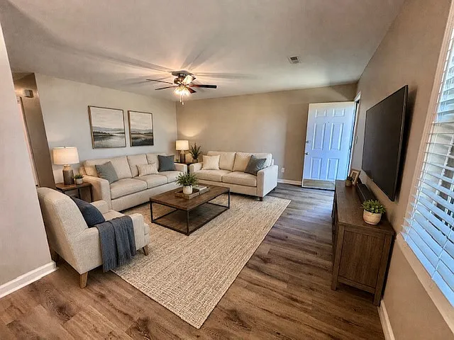 2 bed, 1.5 bath, 1050 sqft, $1,250 — Photo 3