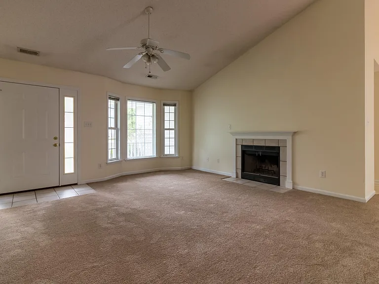 205 Shady Ct — Photo 2