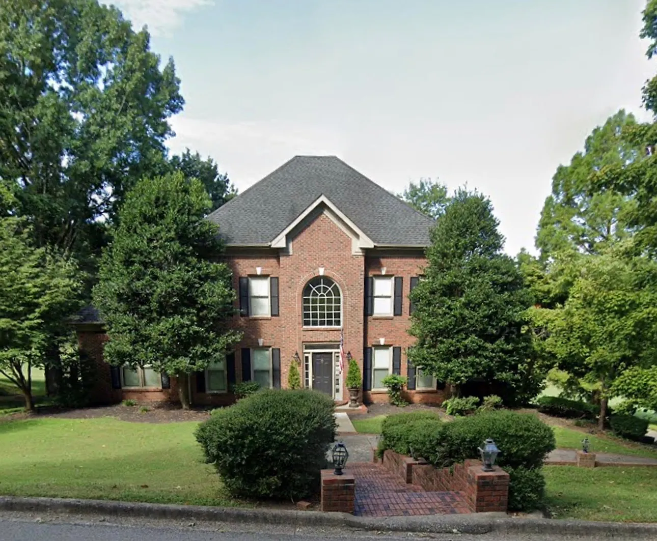 5 bed, 4.5 bath, 5000 sqft, $3,750 — Photo 1