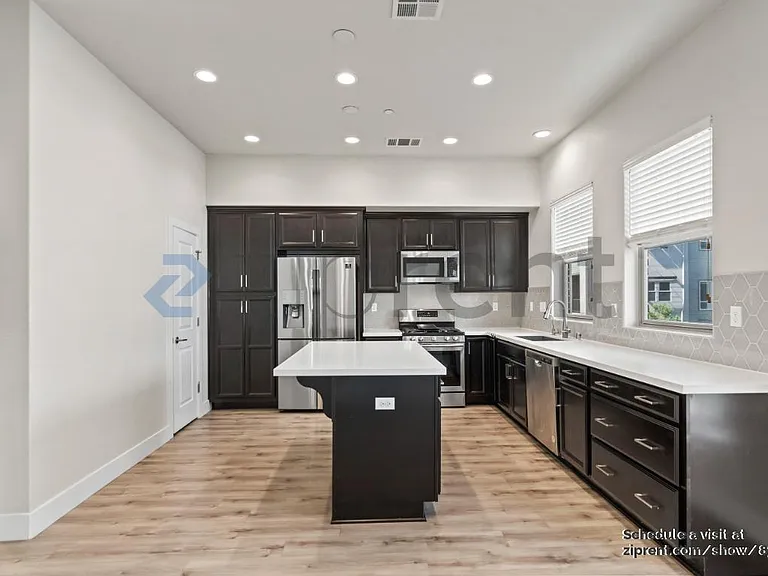 1757 Hazelnut Ln — Photo 11