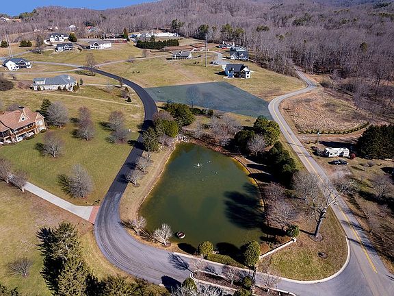 3rd image of 30 Arbor Ln