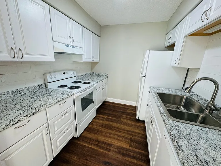 Creek Ridge Apartments — Photo 4