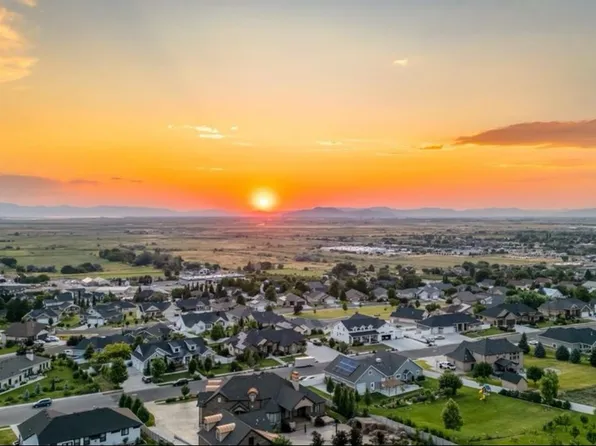 1872 S Maple Hills Dr, Perry, UT 84302