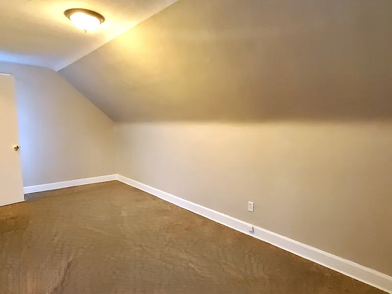 Downstairs Bedroom - 2nd view