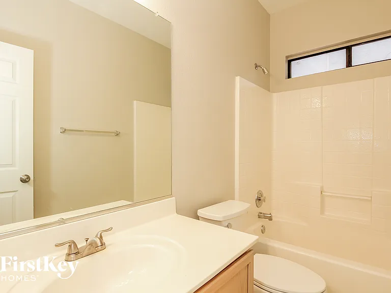 8764 W Laurel Ln — Photo 13