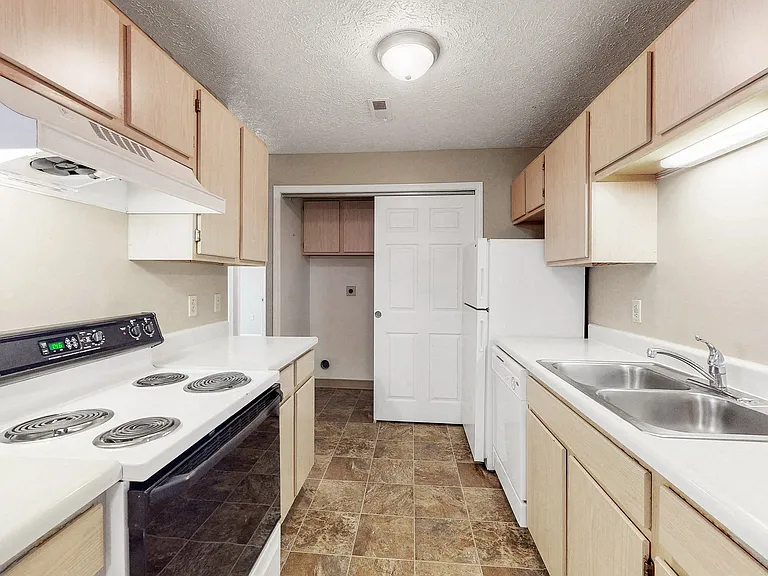 Parkview Apartments — Photo 34
