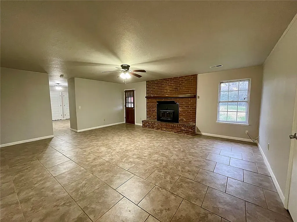 3 bed, 1816 sqft, $1,850 — Photo 1