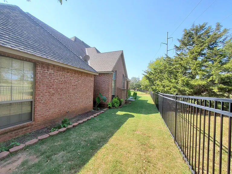 3341 Heritage Green Cir — Photo 12