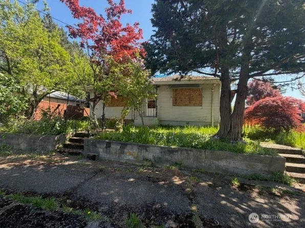 1110 N Rainier Avenue, Bremerton, WA 98312