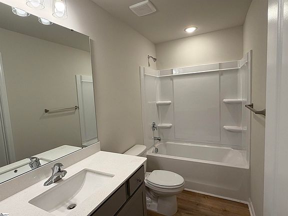 3rd image of 31 Campbell St
