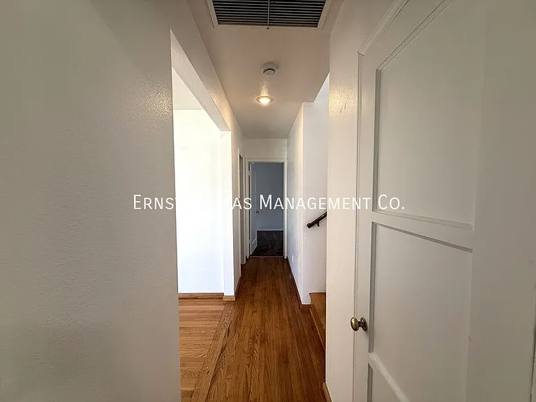 4723 Blackthorne Ave — Photo 9