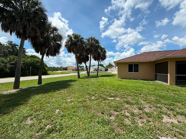 17031 Hillsborough Blvd — Photo 33