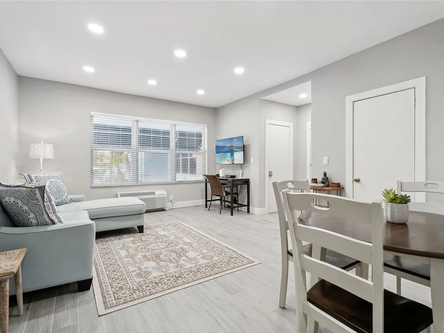 1 bed, 1.0 bath, 724 sqft, $2,500 — Photo 2