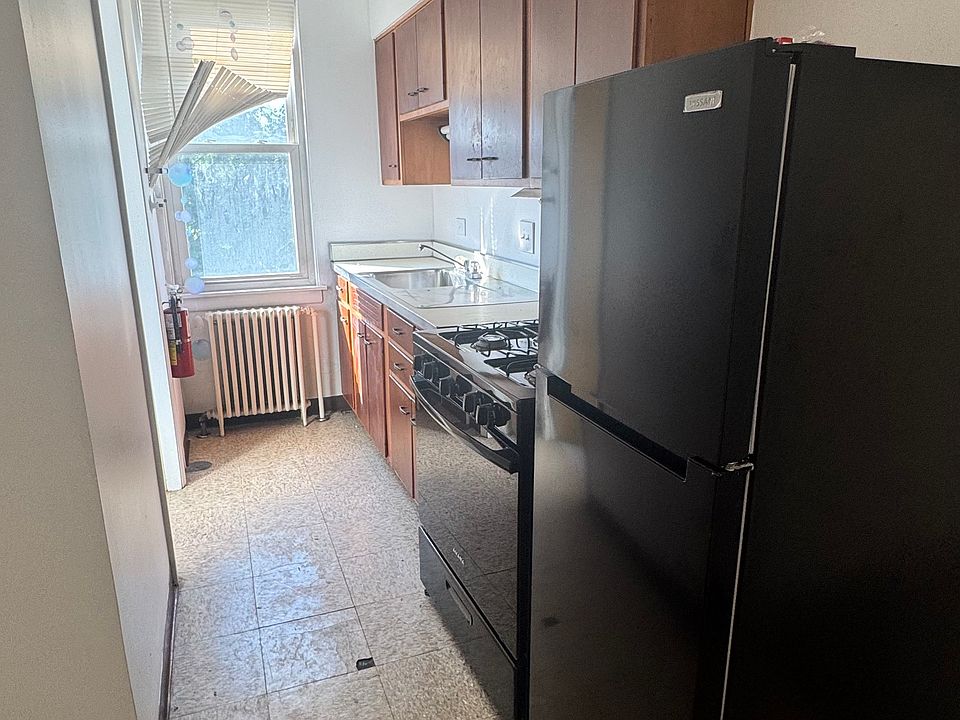 2nd image of 111 N Evergreen Ave #2F