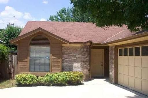 2nd image of 13931 LAUREL HOLLOW