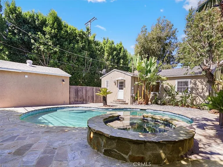 15460 Sylvan St — Photo 34