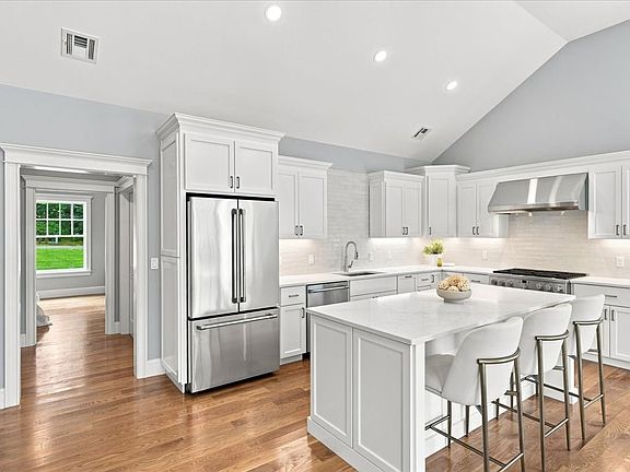 5th image of 1549 Washington St #2