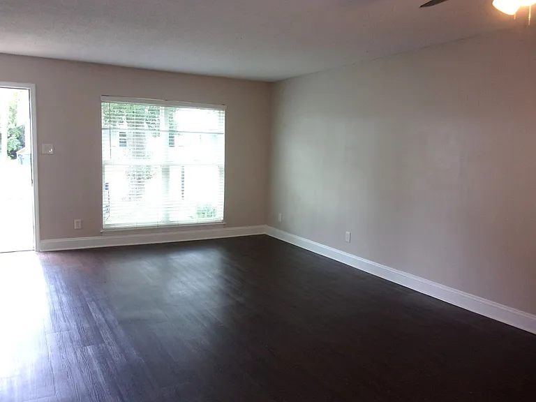 408 Ebenezer Ave — Photo 5