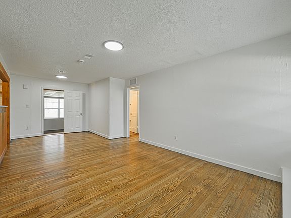 4th image of 713 NE 34th Ter