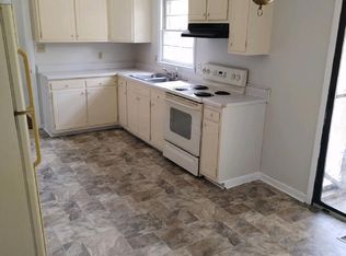 1634 Flintshire Rd, Fayetteville, NC 28304
