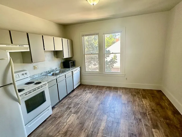 1715 11th Ave — Photo 3
