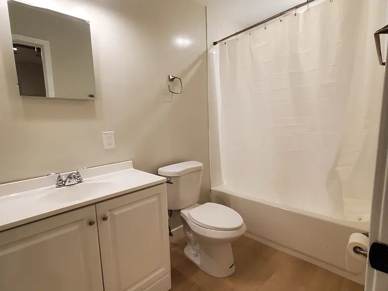 230 E Hazel St — Photo 8