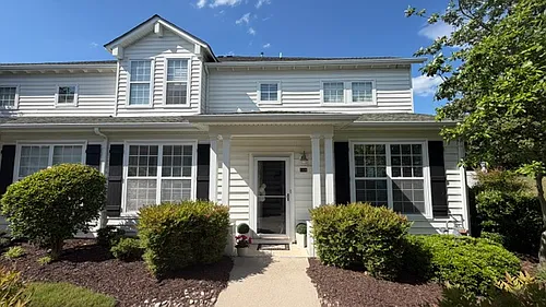 1028 Grace Hill Dr Photo 1