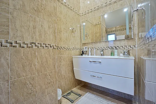 Sold by Bergen Basin Real Estate | media 9