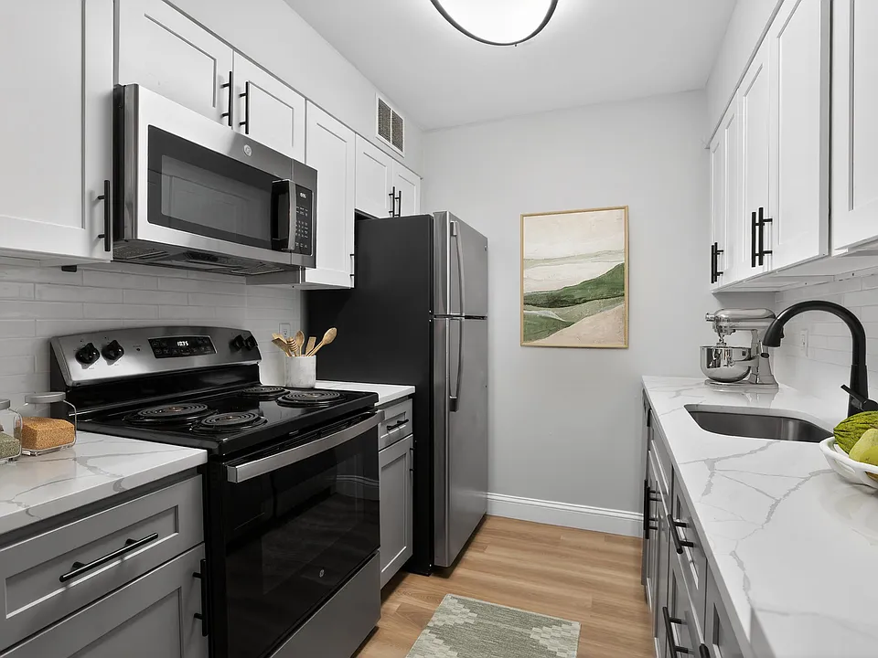 Elevate your living at Bay Ridge at Nashua Apartments, featuring modern kitchens with stainless steel appliances and stylish finishes. Enjoy comfort and convenience in a welcoming community. Schedule a tour today to see your new home!