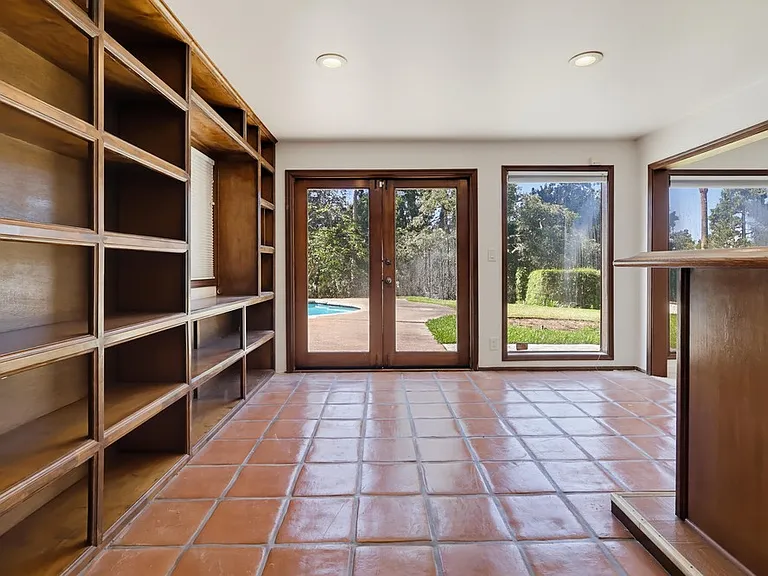 3488 Barhite St — Photo 44