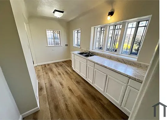 2915 W Florence Ave — Photo 9