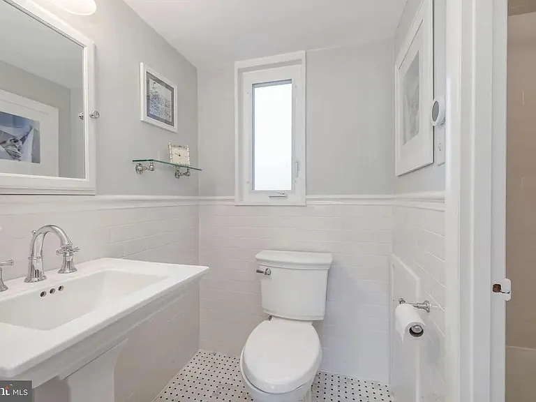 4800 Chevy Chase Dr #403 — Photo 9