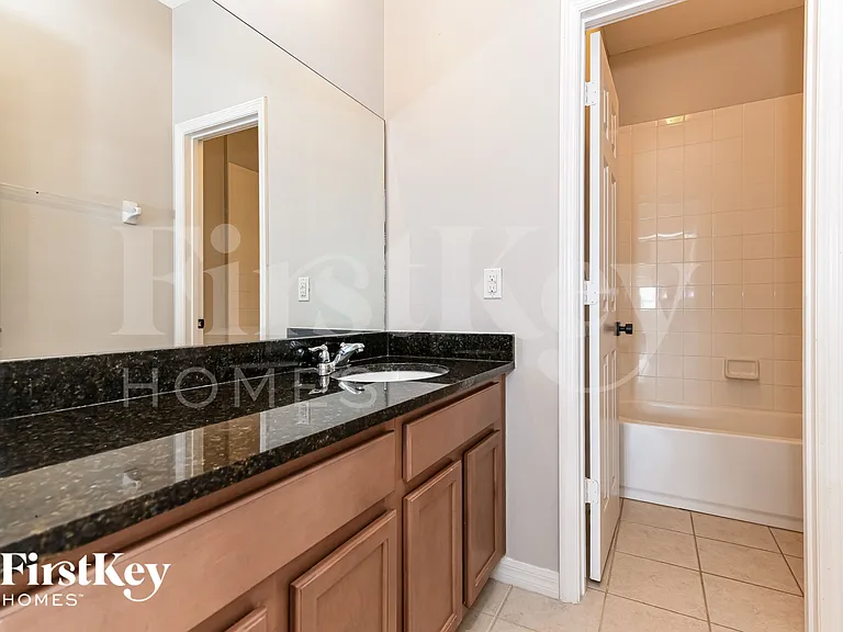 2716 Barclay Ln — Photo 13
