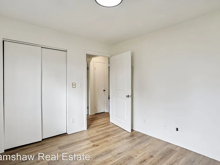 2402 High View Ct — Photo 9