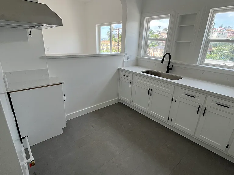 1044 N Townsend Ave #1046-1/2 — Photo 5