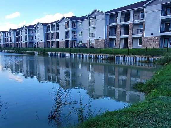 3rd image of 2100 Laredo Rd Unit 1114