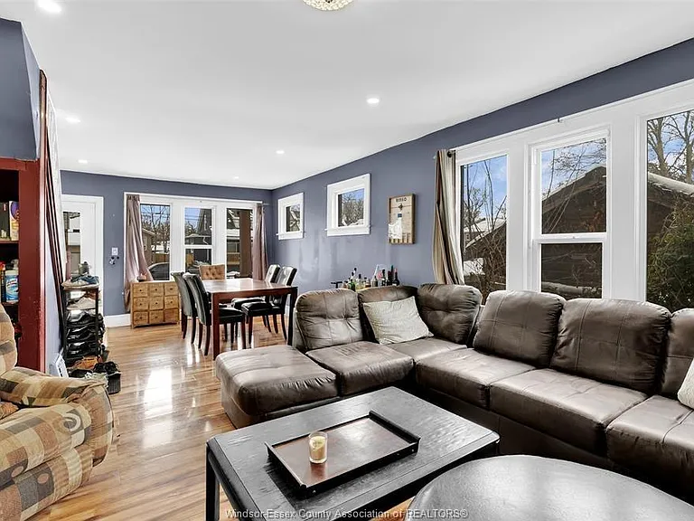 3484 Peter St — Photo 7