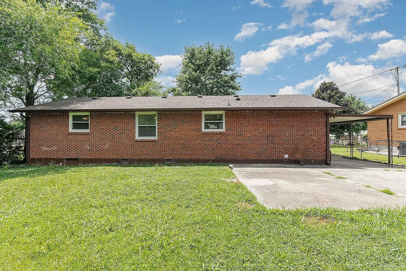 4 bed, 1400 sqft, $2,500 — Photo 3