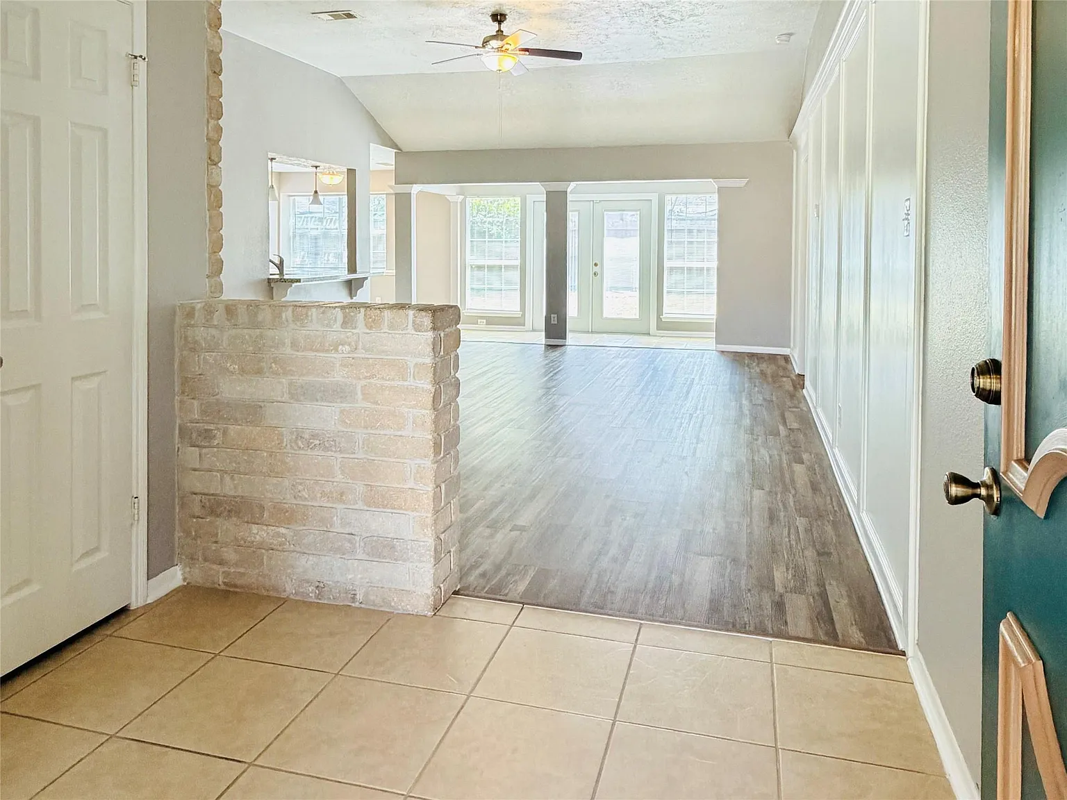 3 bed, 2.0 bath, 1832 sqft, $2,000 — Photo 3