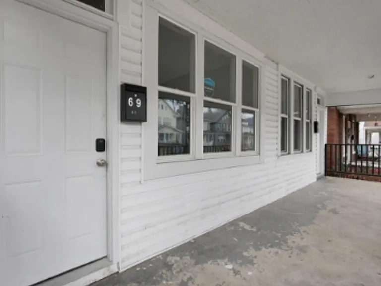 67-69 S Terrace Ave #69 — Photo 2